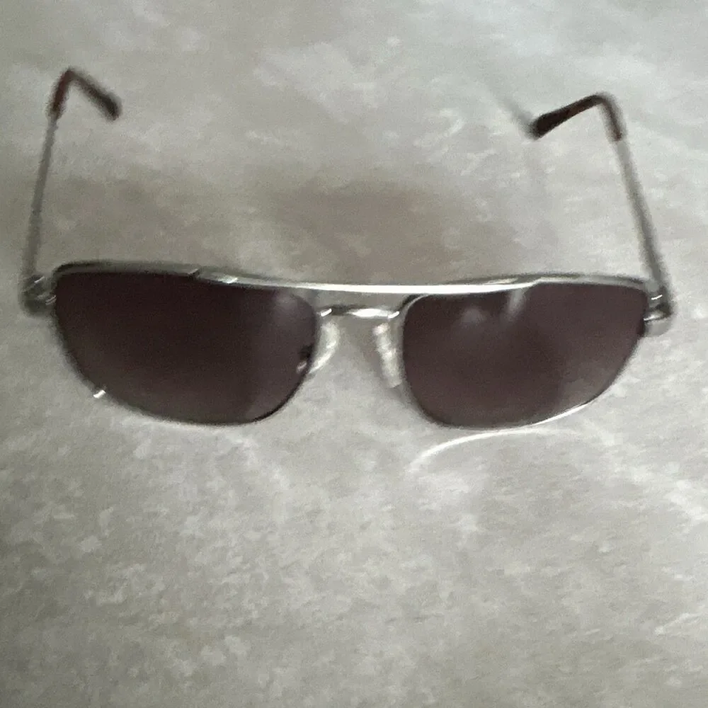 Guess lens has